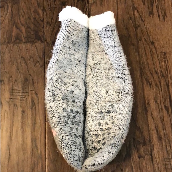 Fuzzy Cat Slippers - Picture 4 of 10